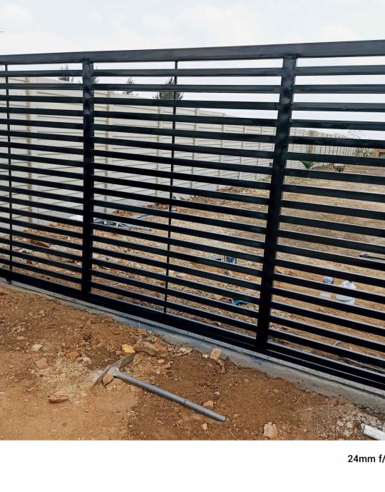 Full rectangle palisade gate