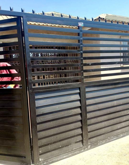 Half Loover & palisade